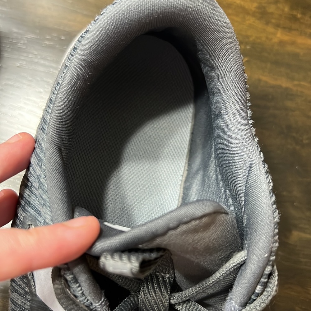 Men’s Nike Tennis Shoes - Picture 6 of 6